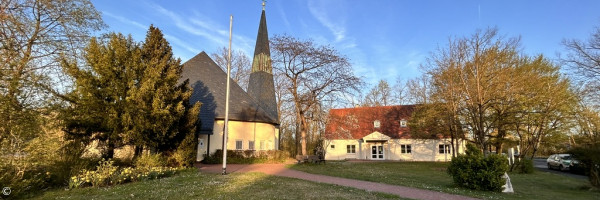 Himmelfahrtskirche und Gemeindehaus